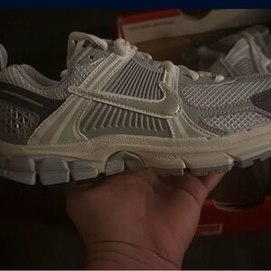 Nike Vomero 5 Gray and White Sneakers
